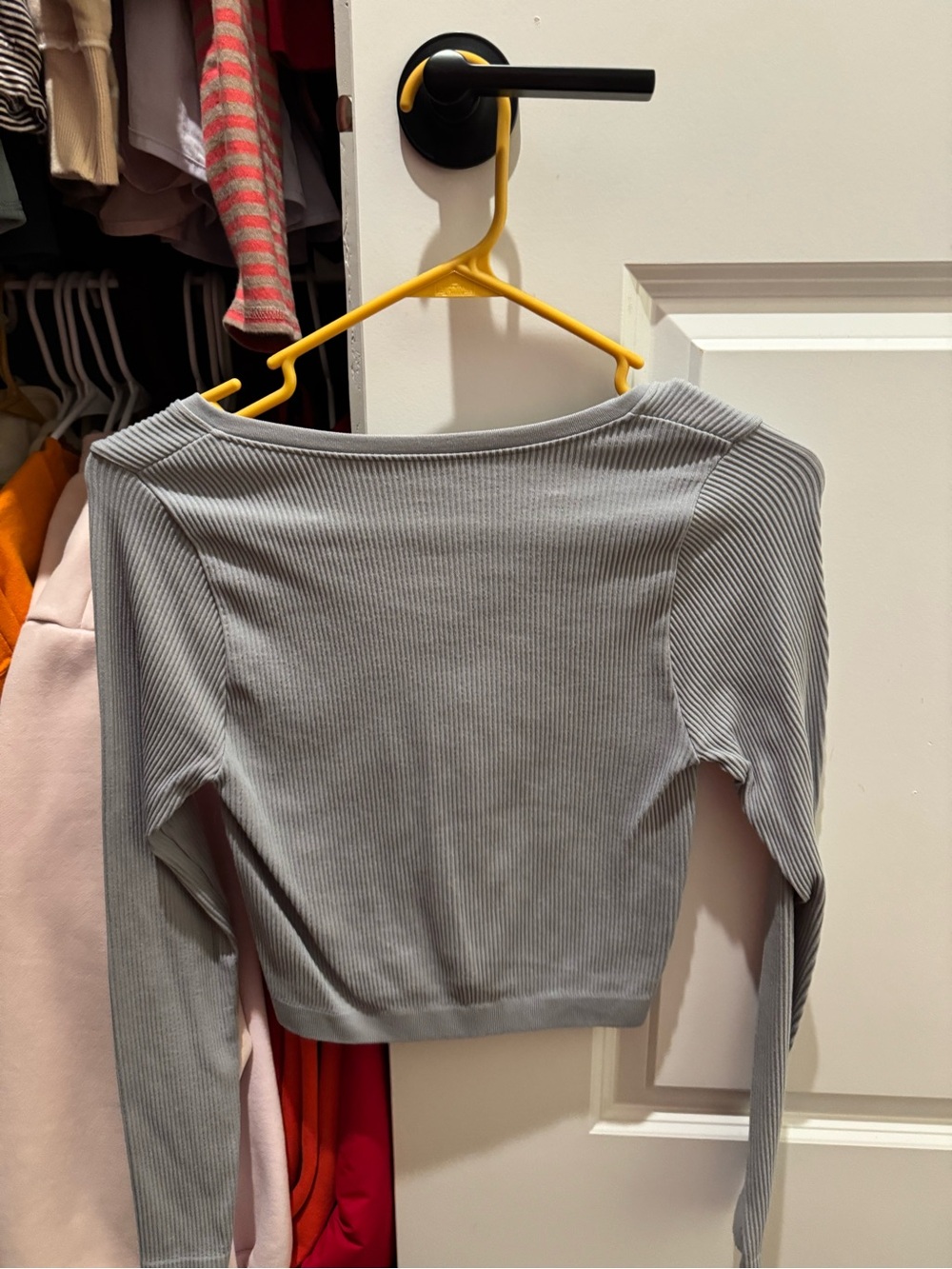 PacSun Light Gray Ribbed Long Sleeve Crop Top - Picture 3 of 3